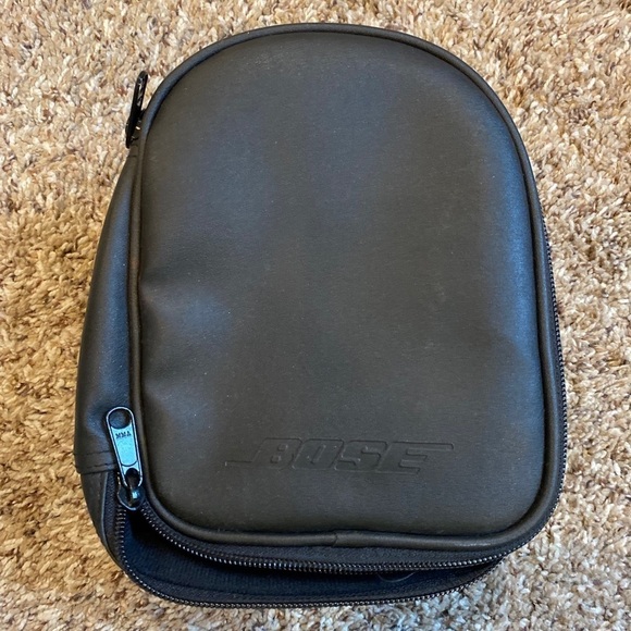 Bose Other - Bose noise canceling headphones case
